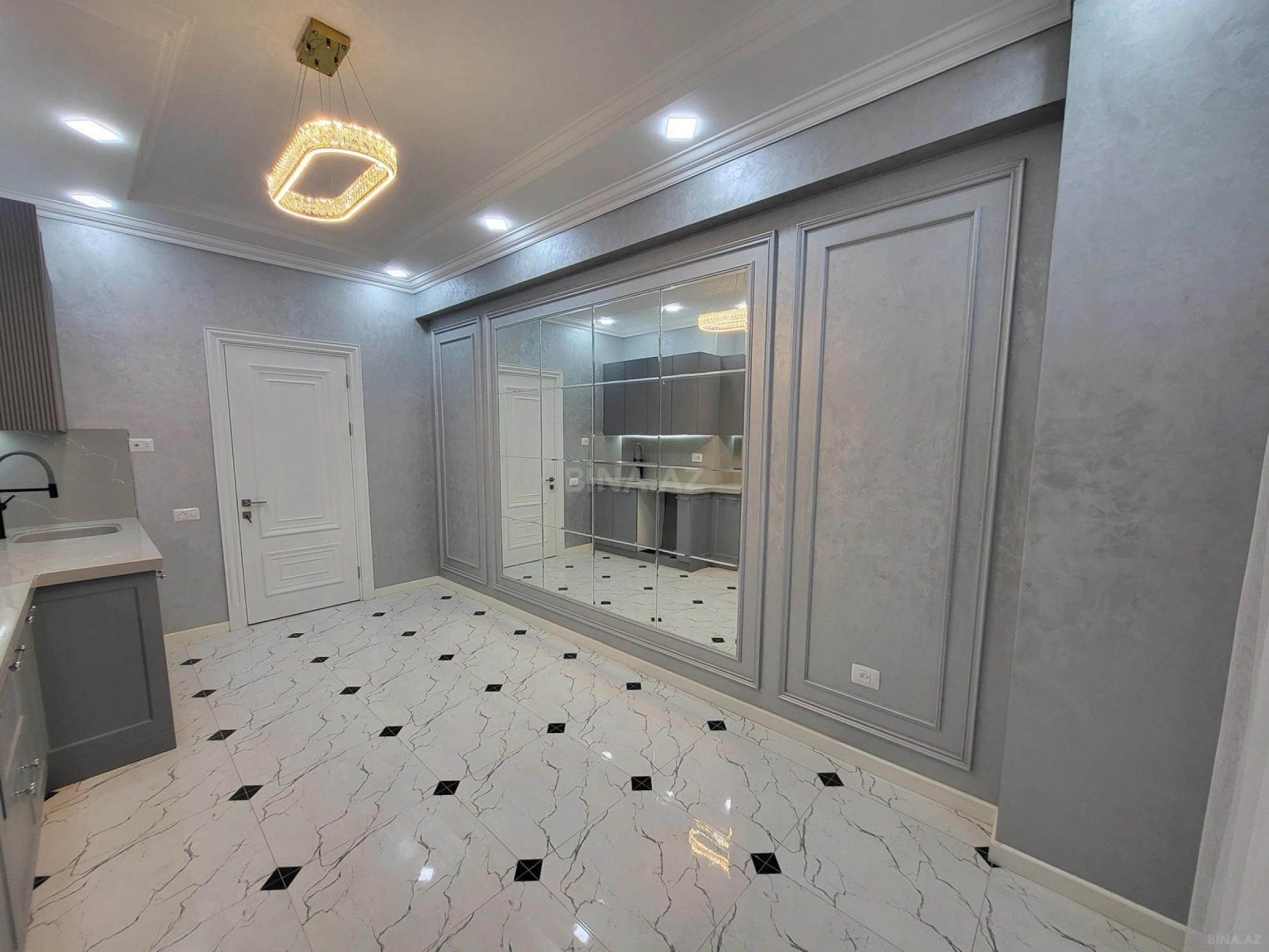 Satılır 3 otaqlı mənzil 137 m²