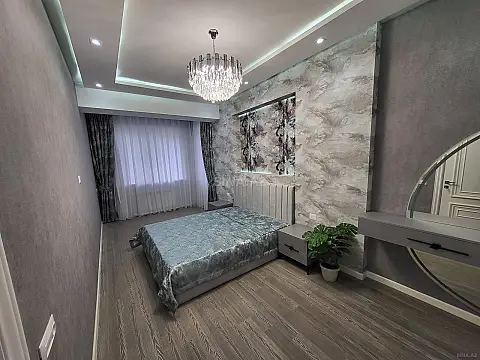 Satılır 3 otaqlı mənzil 137 m²