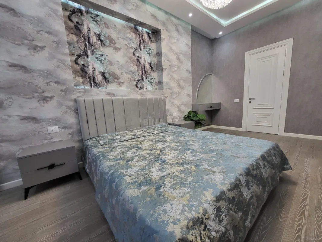 Satılır 3 otaqlı mənzil 137 m²
