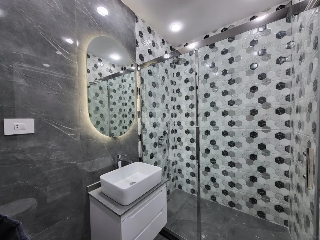 Satılır 3 otaqlı mənzil 137 m²
