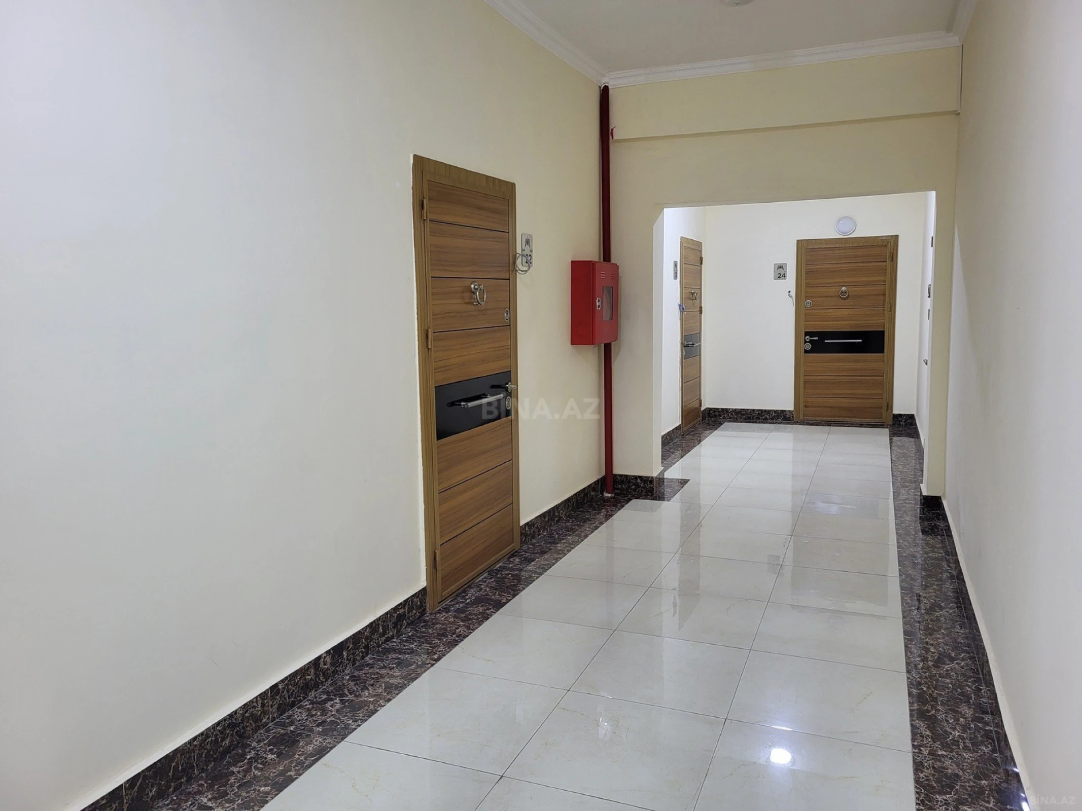 Satılır 3 otaqlı mənzil 137 m²