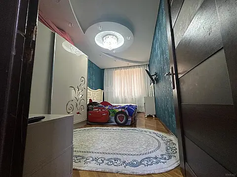 Satılır 3 otaqlı mənzil 130 m²