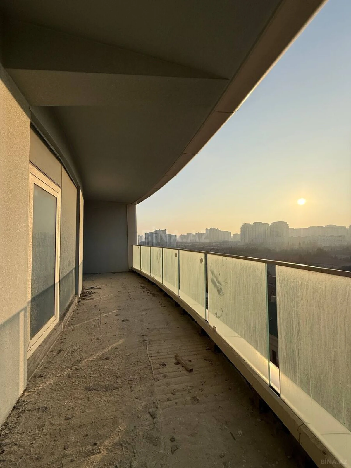 Satılır 3 otaqlı mənzil 123 m²