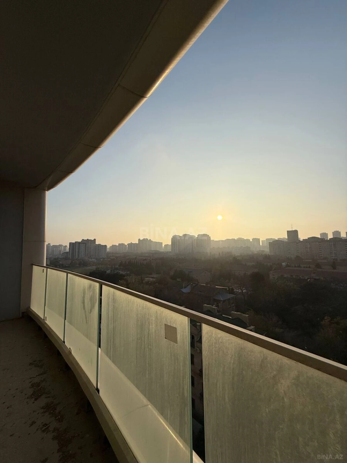 Satılır 3 otaqlı mənzil 123 m²