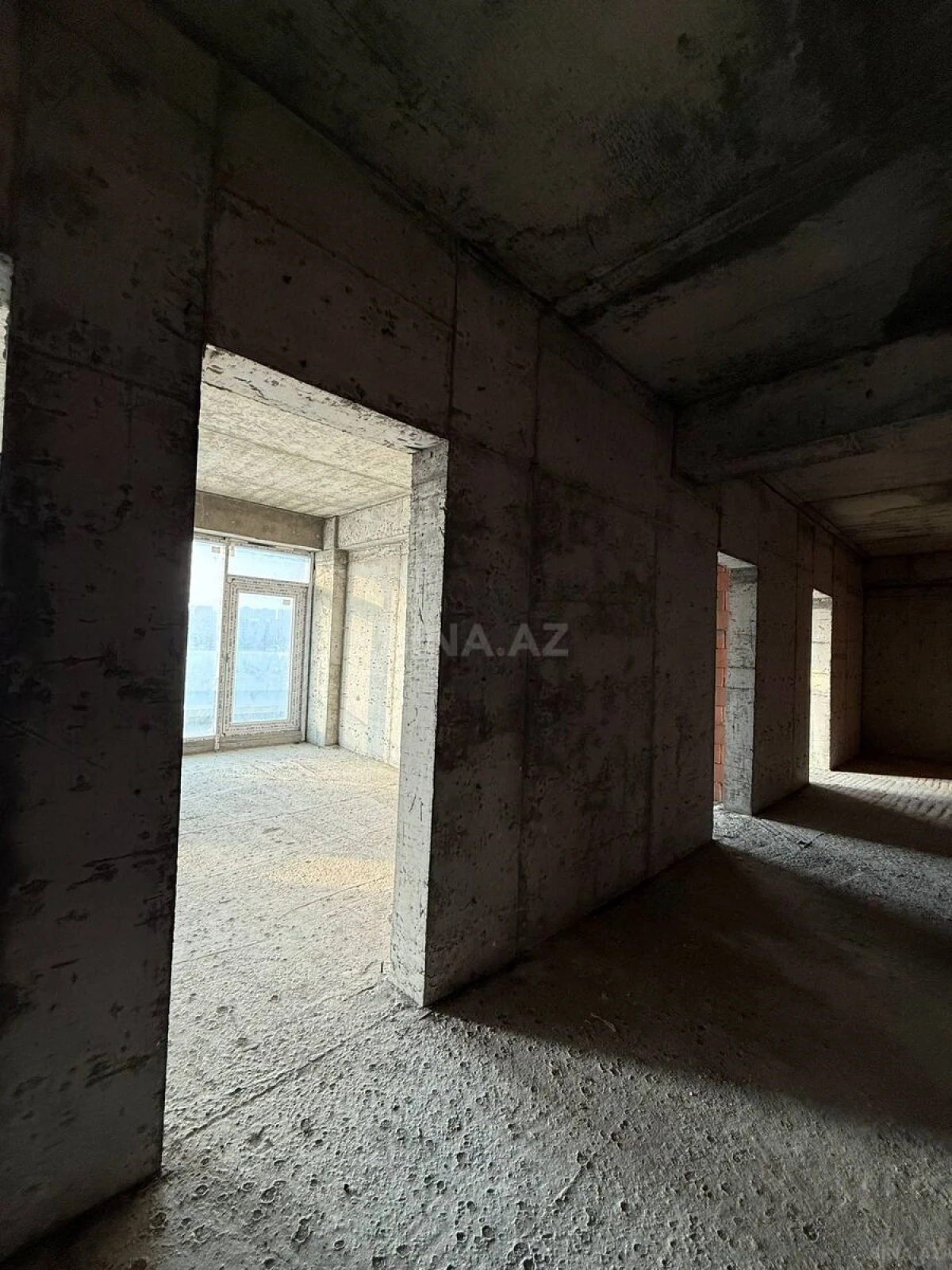 Satılır 3 otaqlı mənzil 123 m²