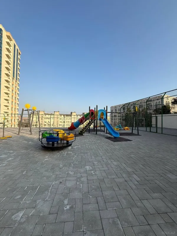 Satılır 3 otaqlı mənzil 123 m²