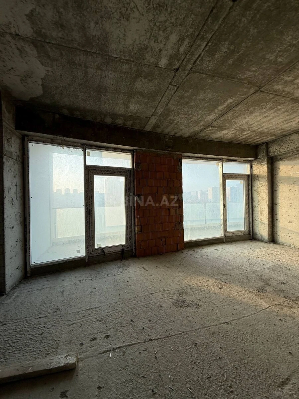 Satılır 3 otaqlı mənzil 123 m²