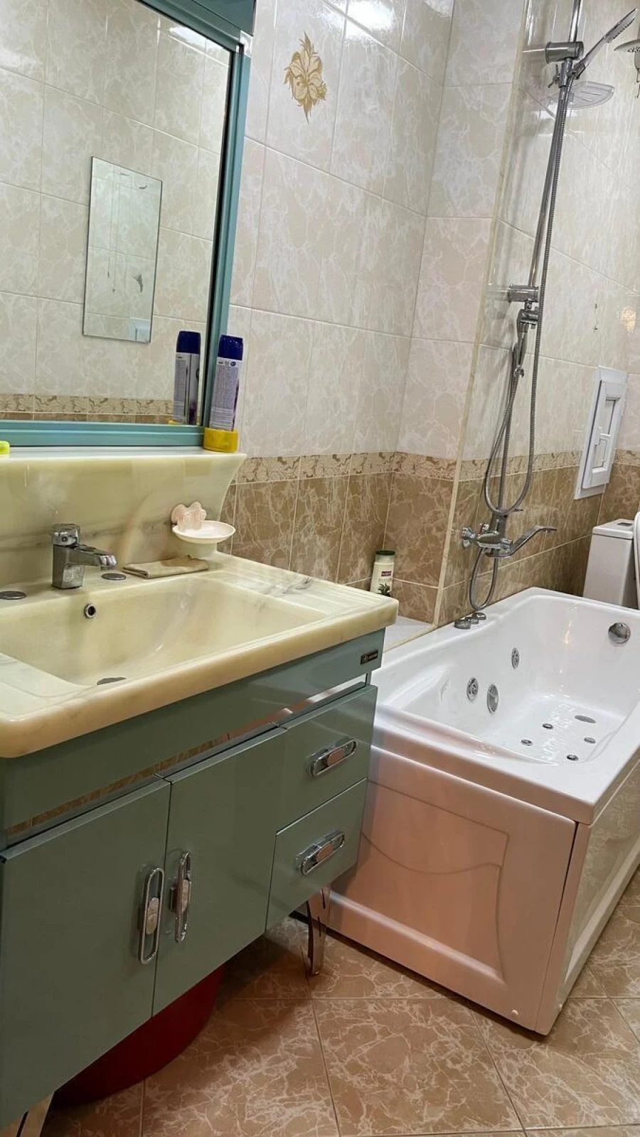 Satılır 4 otaqlı mənzil 147 m²