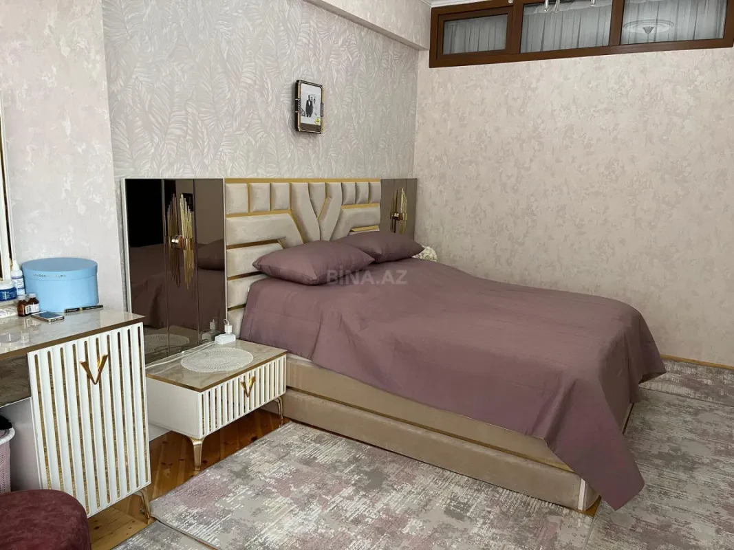 Satılır 4 otaqlı mənzil 147 m²