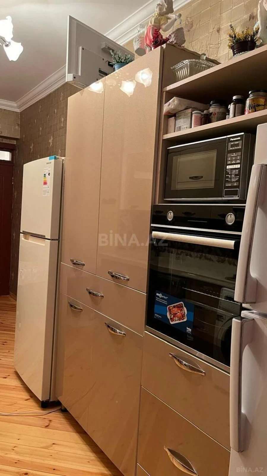 Satılır 4 otaqlı mənzil 147 m²