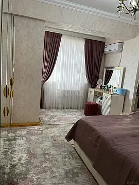 Satılır 4 otaqlı mənzil 147 m²