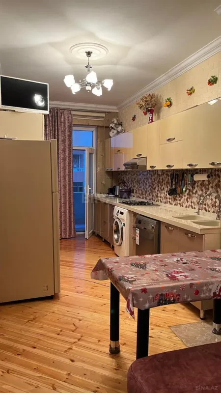 Satılır 4 otaqlı mənzil 147 m²