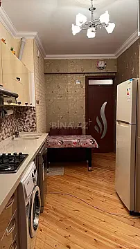 Satılır 4 otaqlı mənzil 147 m²