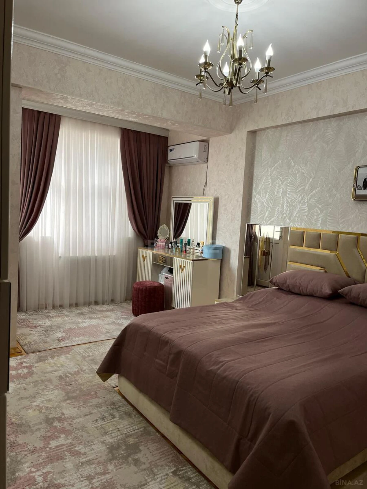 Satılır 4 otaqlı mənzil 147 m²