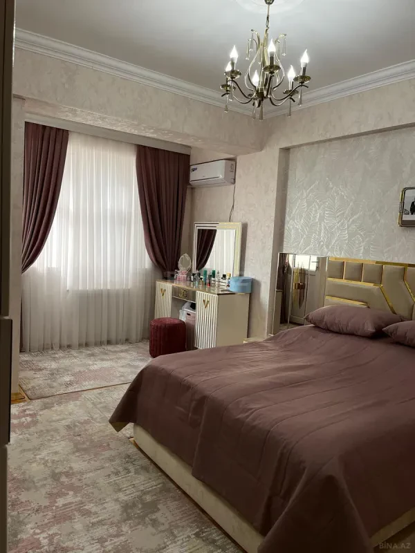 Satılır 4 otaqlı mənzil 147 m²