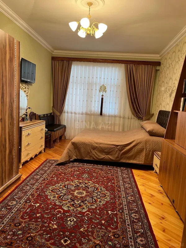 Satılır 4 otaqlı mənzil 147 m²