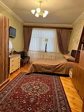 Satılır 4 otaqlı mənzil 147 m²
