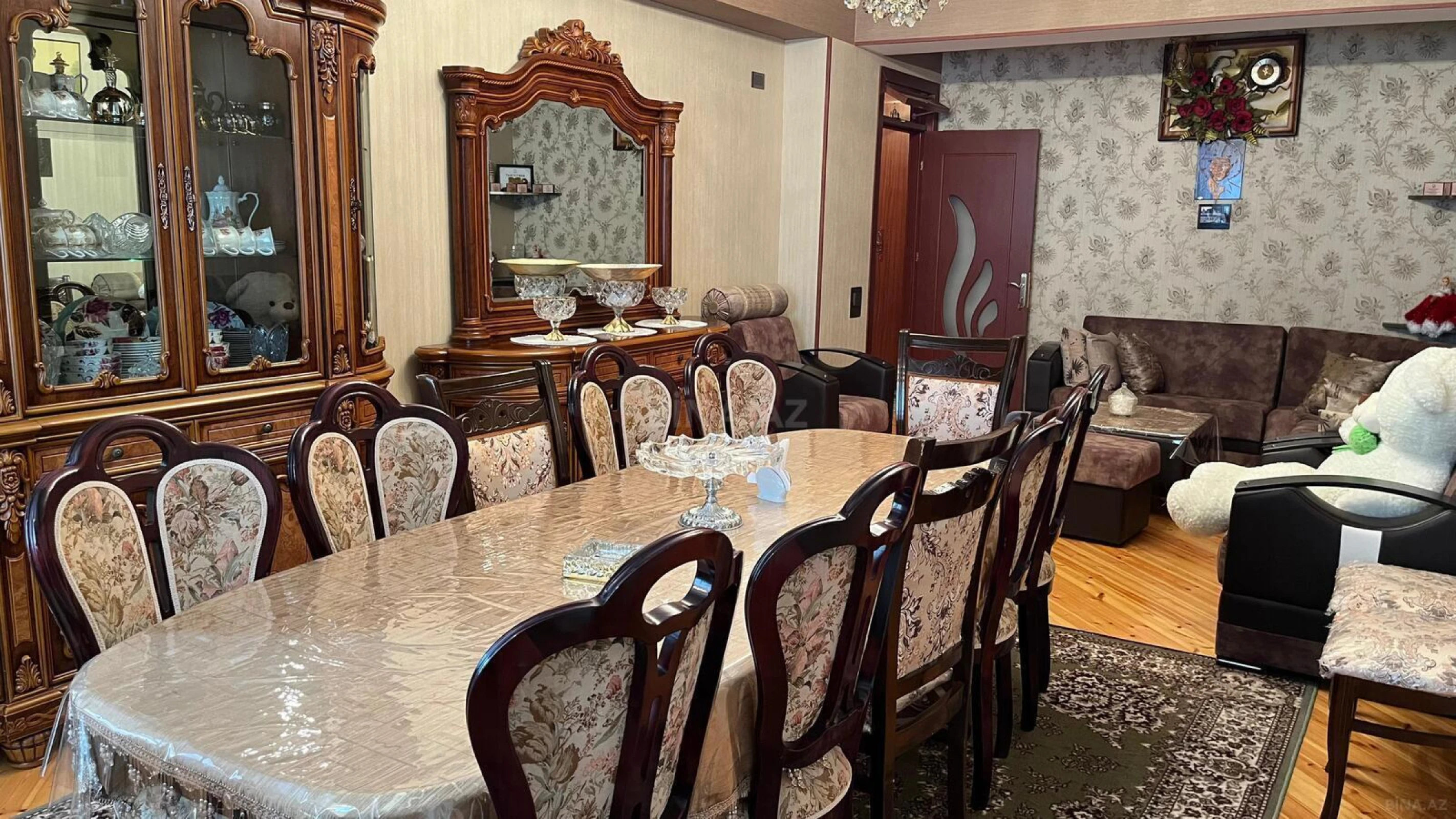 Satılır 4 otaqlı mənzil 147 m²