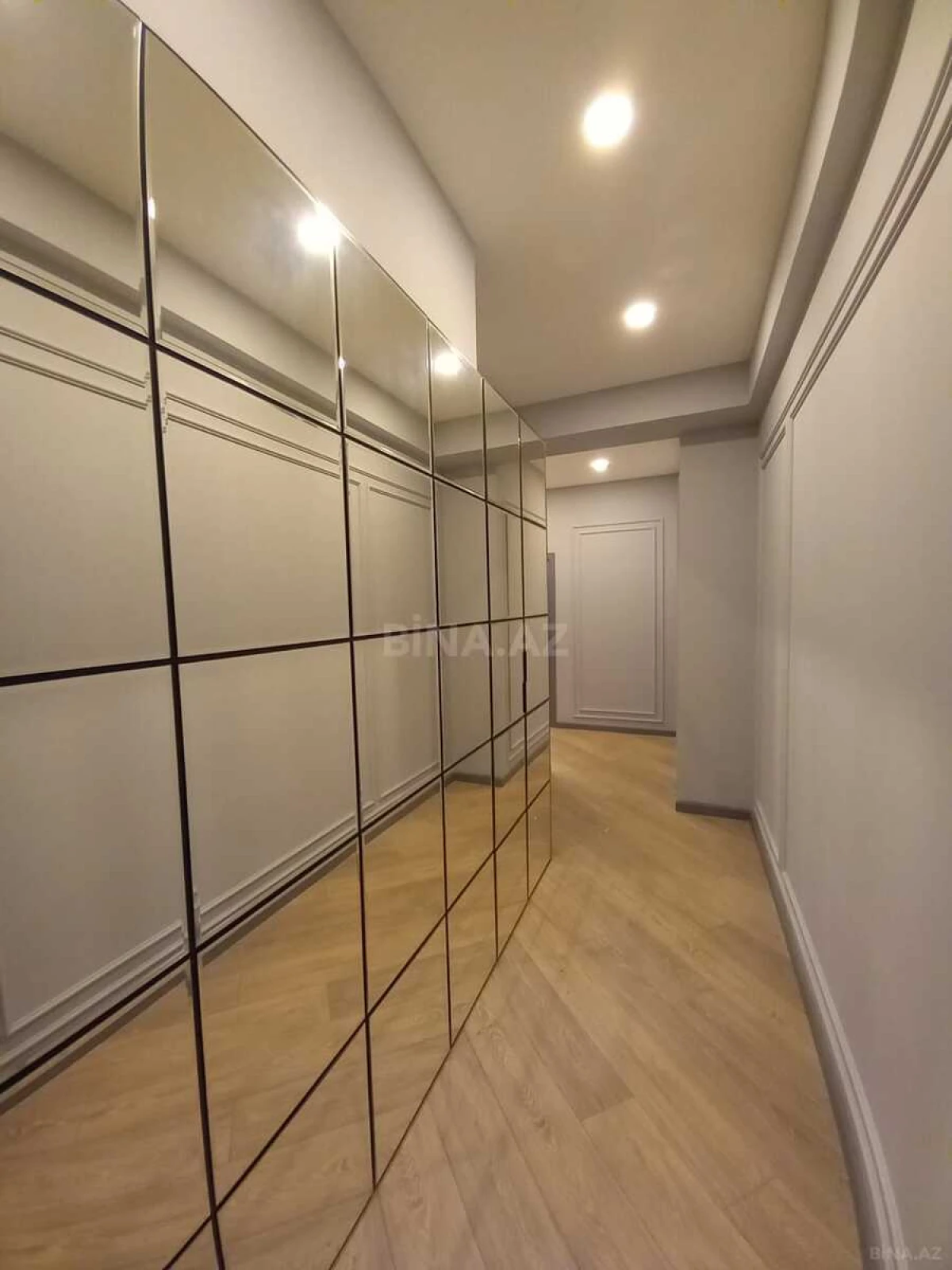 Satılır 2 otaqlı mənzil 64 m²