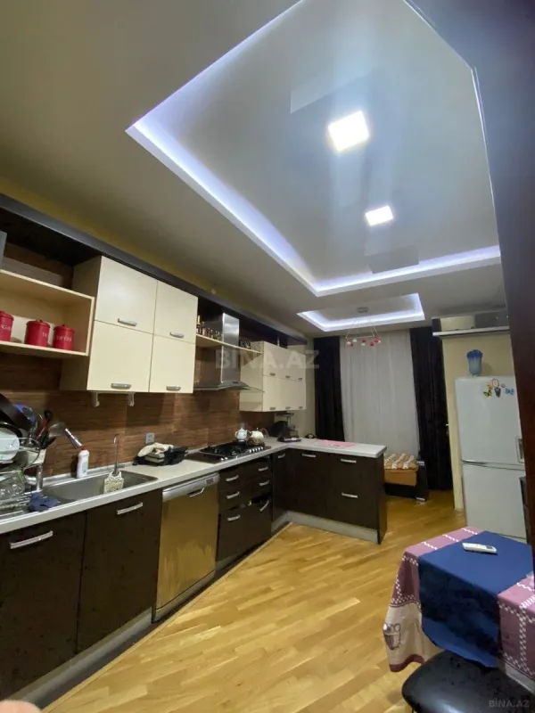 Satılır 3 otaqlı mənzil 110 m²