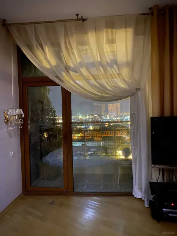 Satılır 3 otaqlı mənzil 110 m²