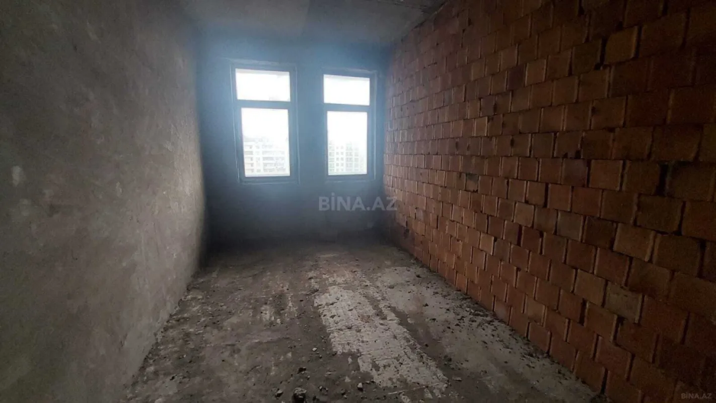 Satılır 4 otaqlı mənzil 185 m²