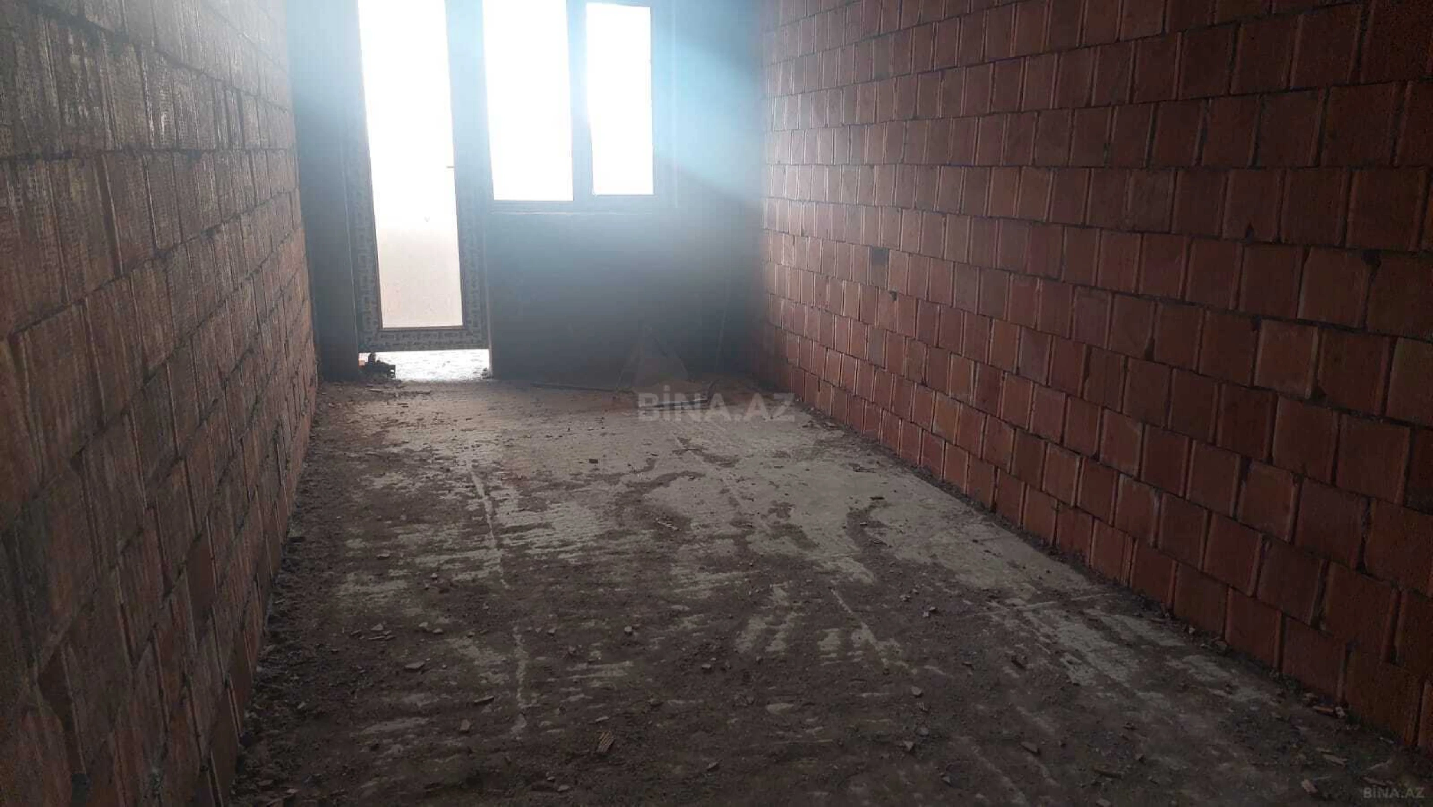 Satılır 4 otaqlı mənzil 185 m²