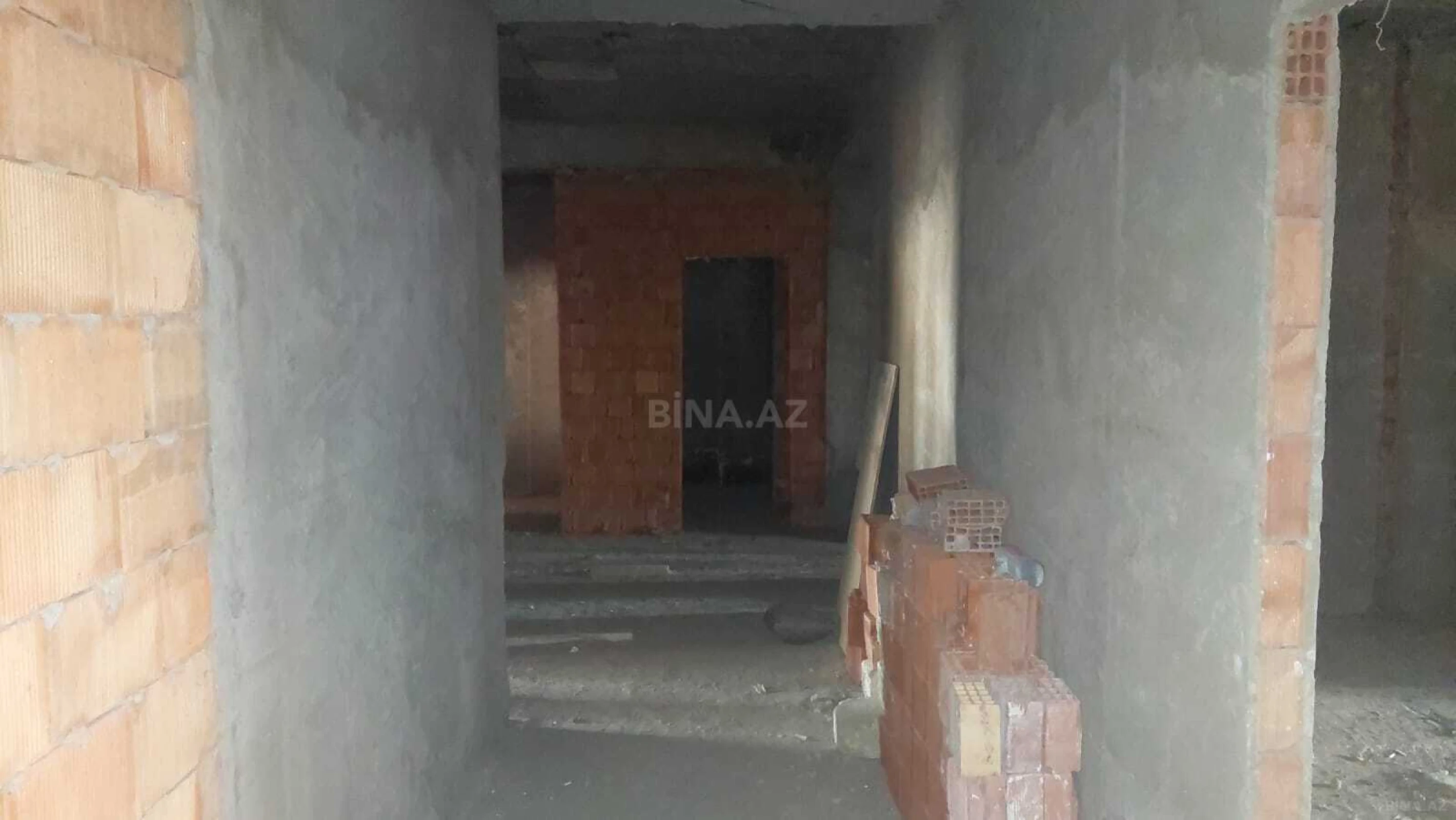 Satılır 4 otaqlı mənzil 185 m²