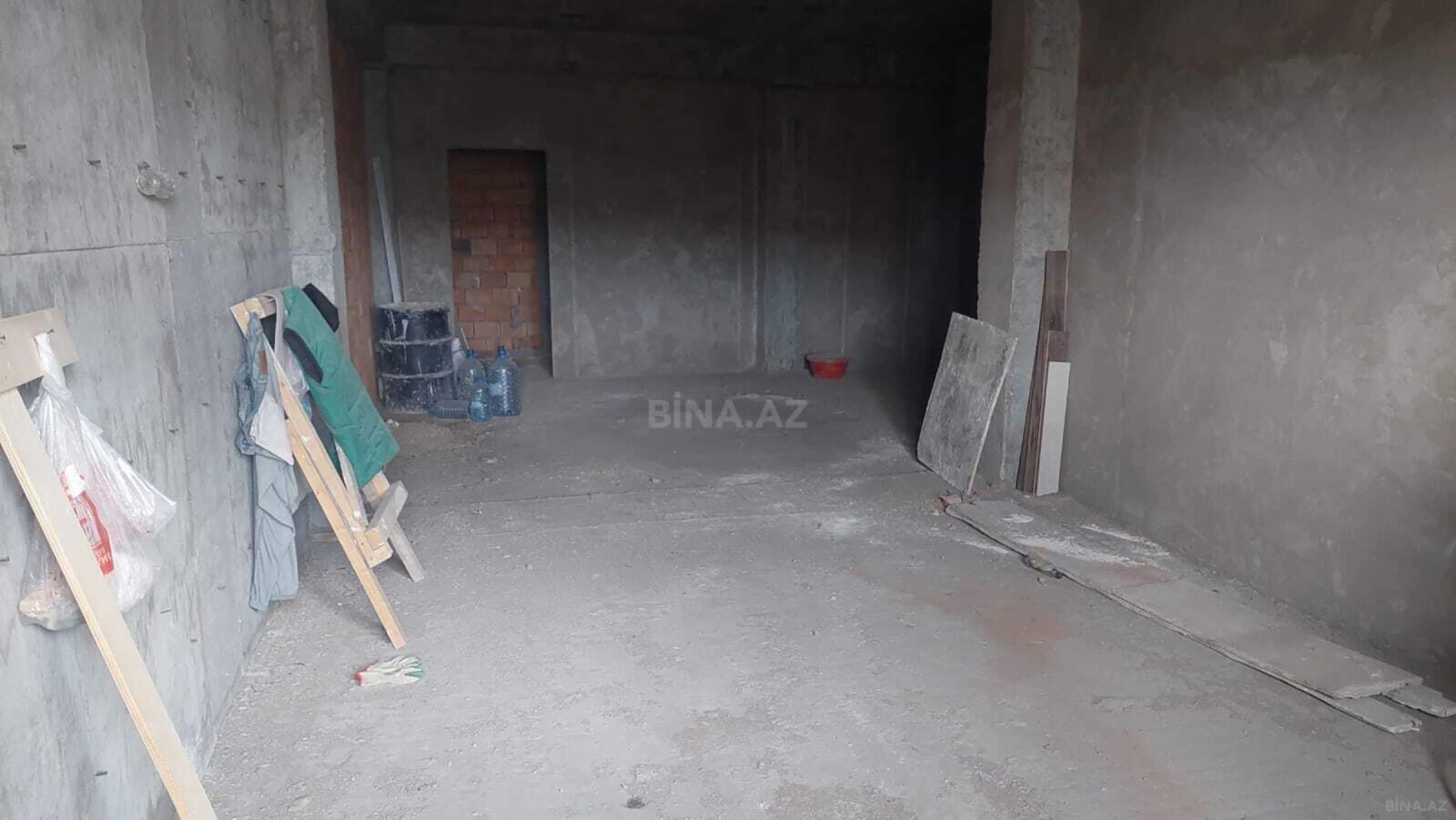 Satılır 4 otaqlı mənzil 185 m²