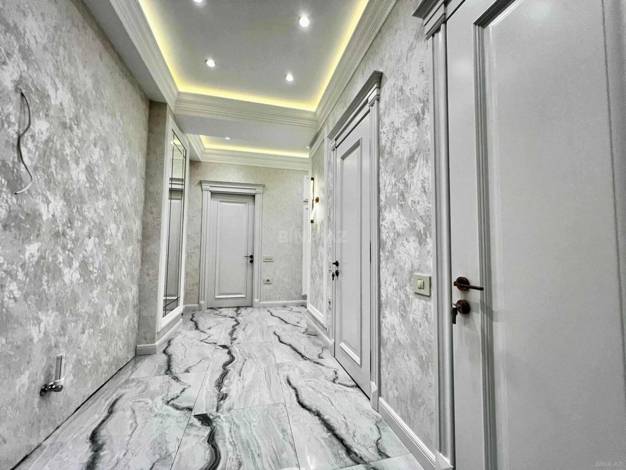 Satılır 3 otaqlı mənzil 107 m²