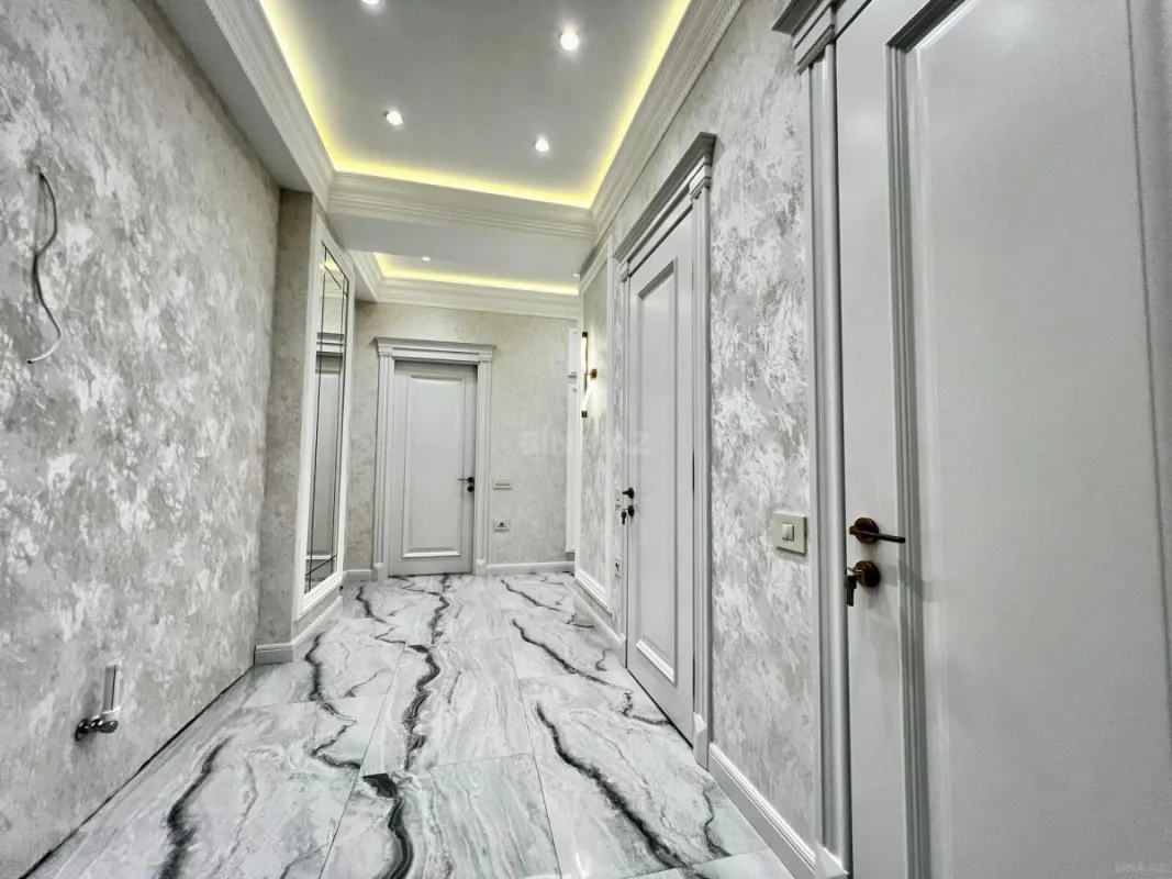 Satılır 3 otaqlı mənzil 107 m²