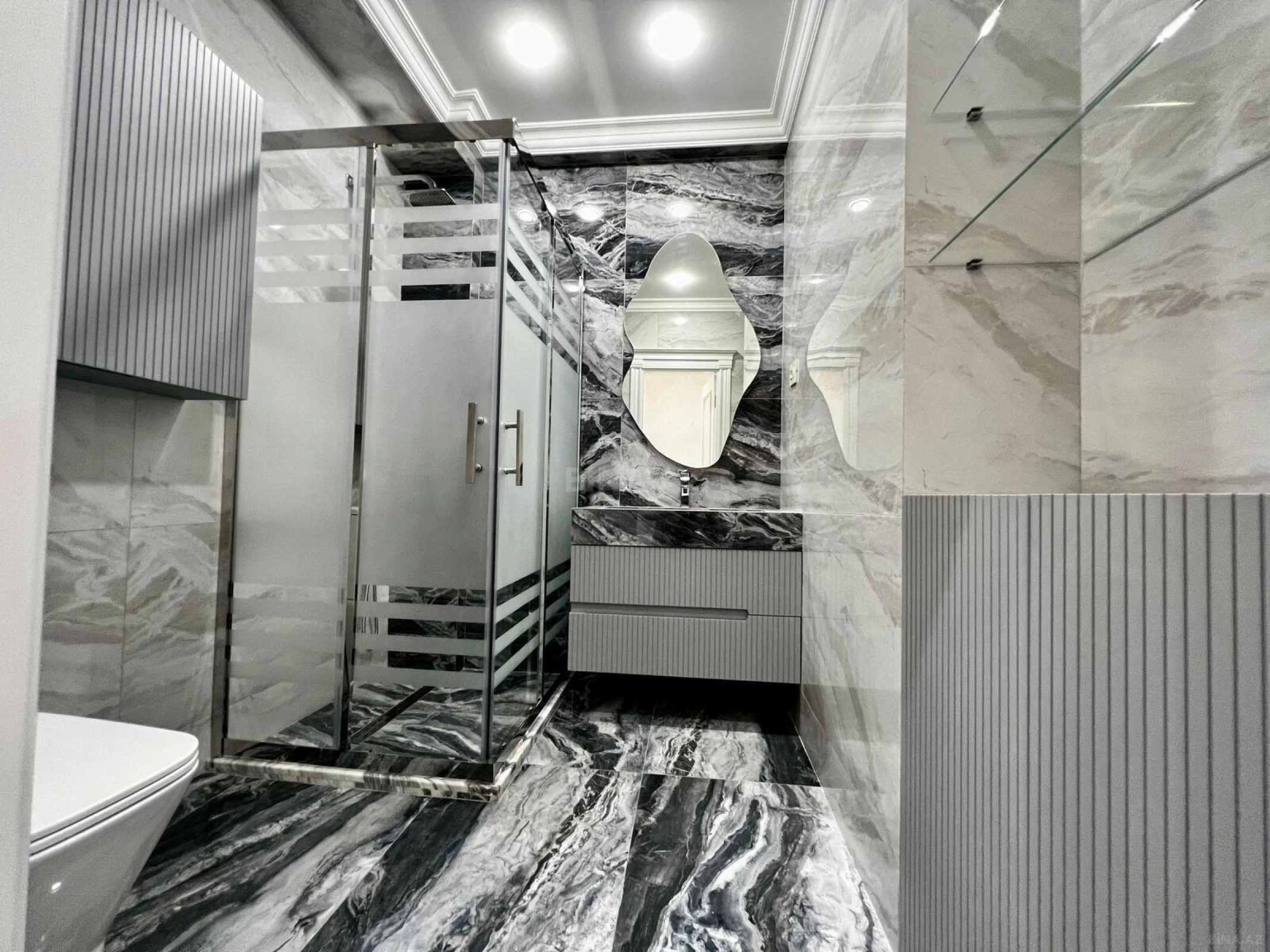 Satılır 3 otaqlı mənzil 107 m²