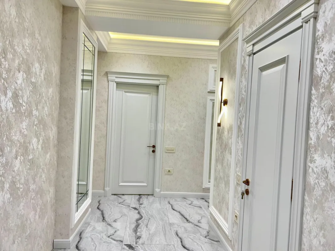 Satılır 3 otaqlı mənzil 107 m²