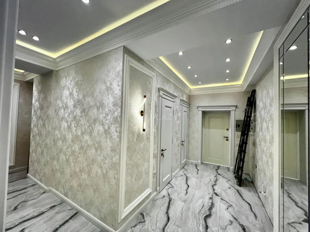 Satılır 3 otaqlı mənzil 107 m²