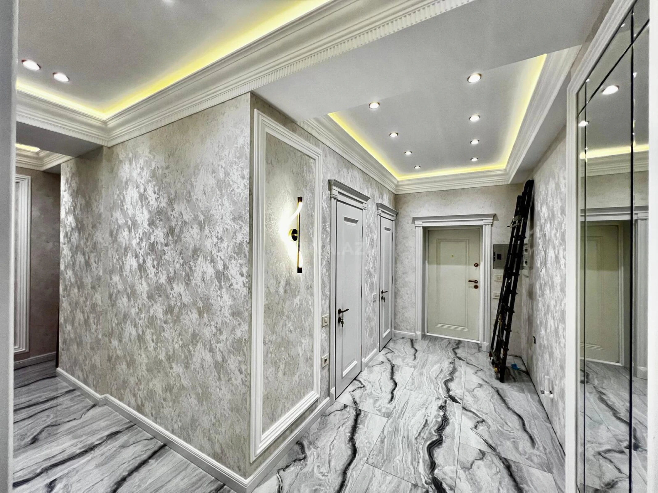 Satılır 3 otaqlı mənzil 107 m²