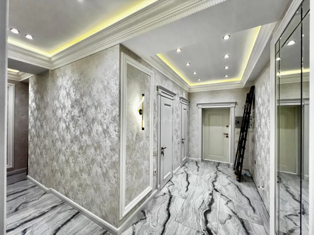 Satılır 3 otaqlı mənzil 107 m²