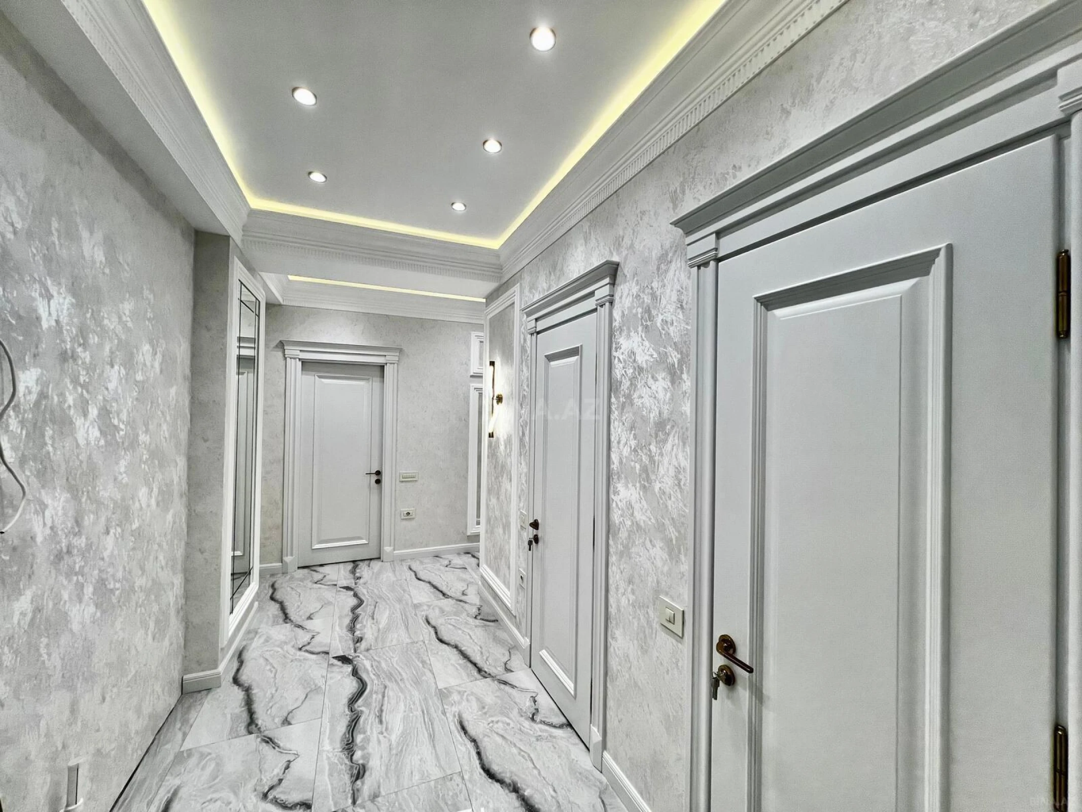 Satılır 3 otaqlı mənzil 107 m²