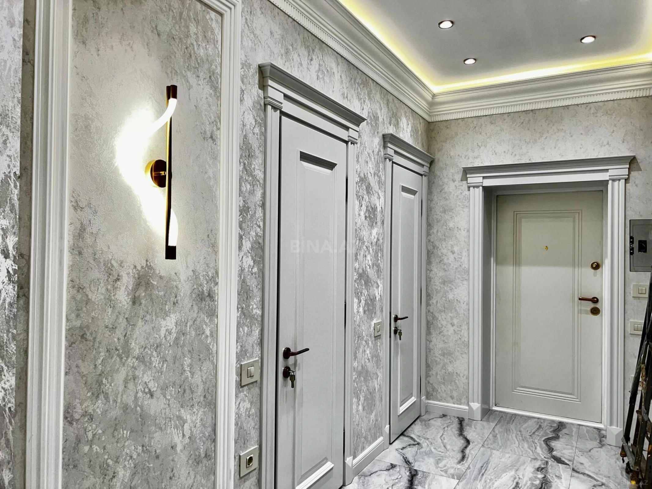 Satılır 3 otaqlı mənzil 107 m²