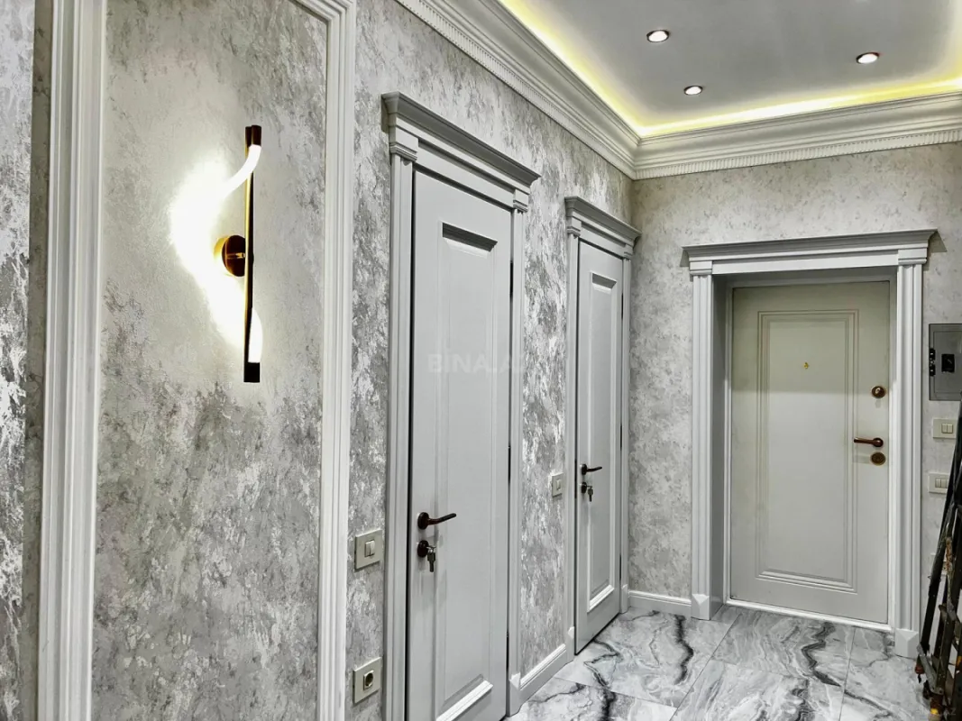 Satılır 3 otaqlı mənzil 107 m²