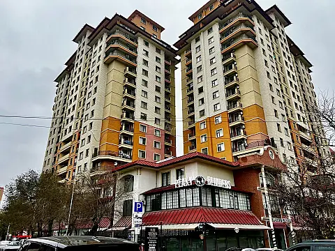 Satılır 3 otaqlı mənzil 107 m² — Bakı 3 otaq 107.00 m²