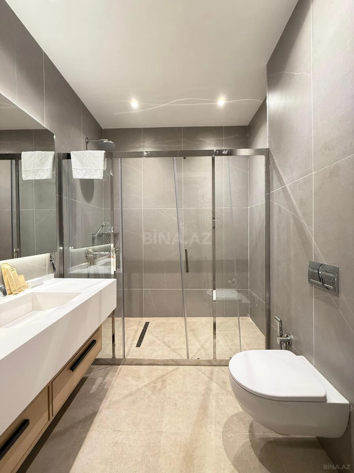 Satılır 3 otaqlı mənzil 125 m²