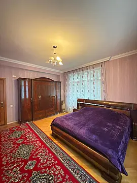 Satılır 3 otaqlı mənzil 136 m²