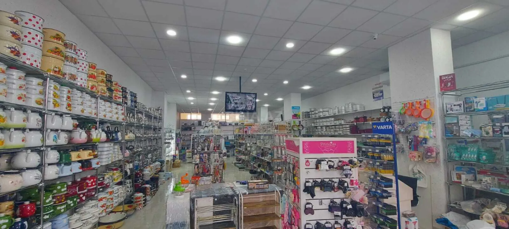 Kirayə verilir obyekt 180 m²