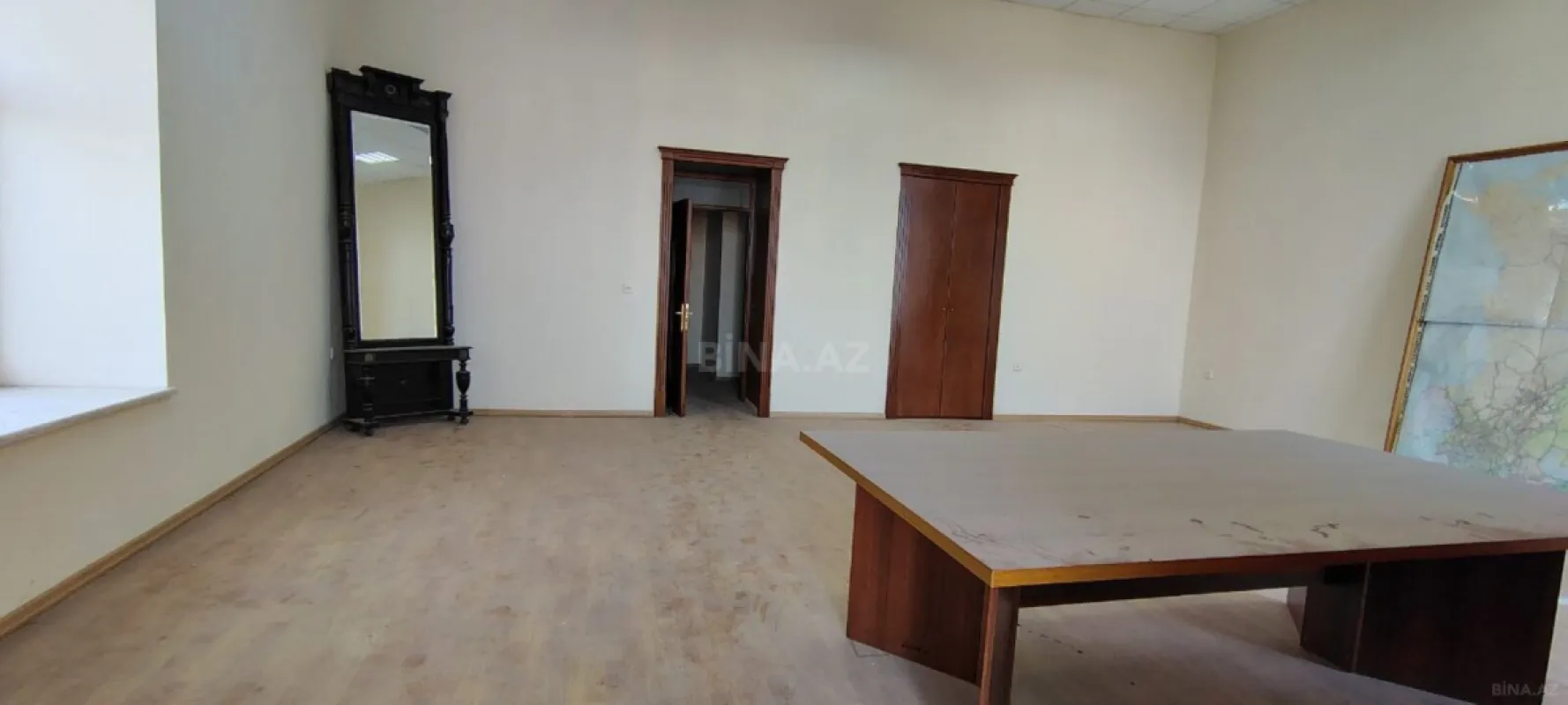 Satılır obyekt 290 m²