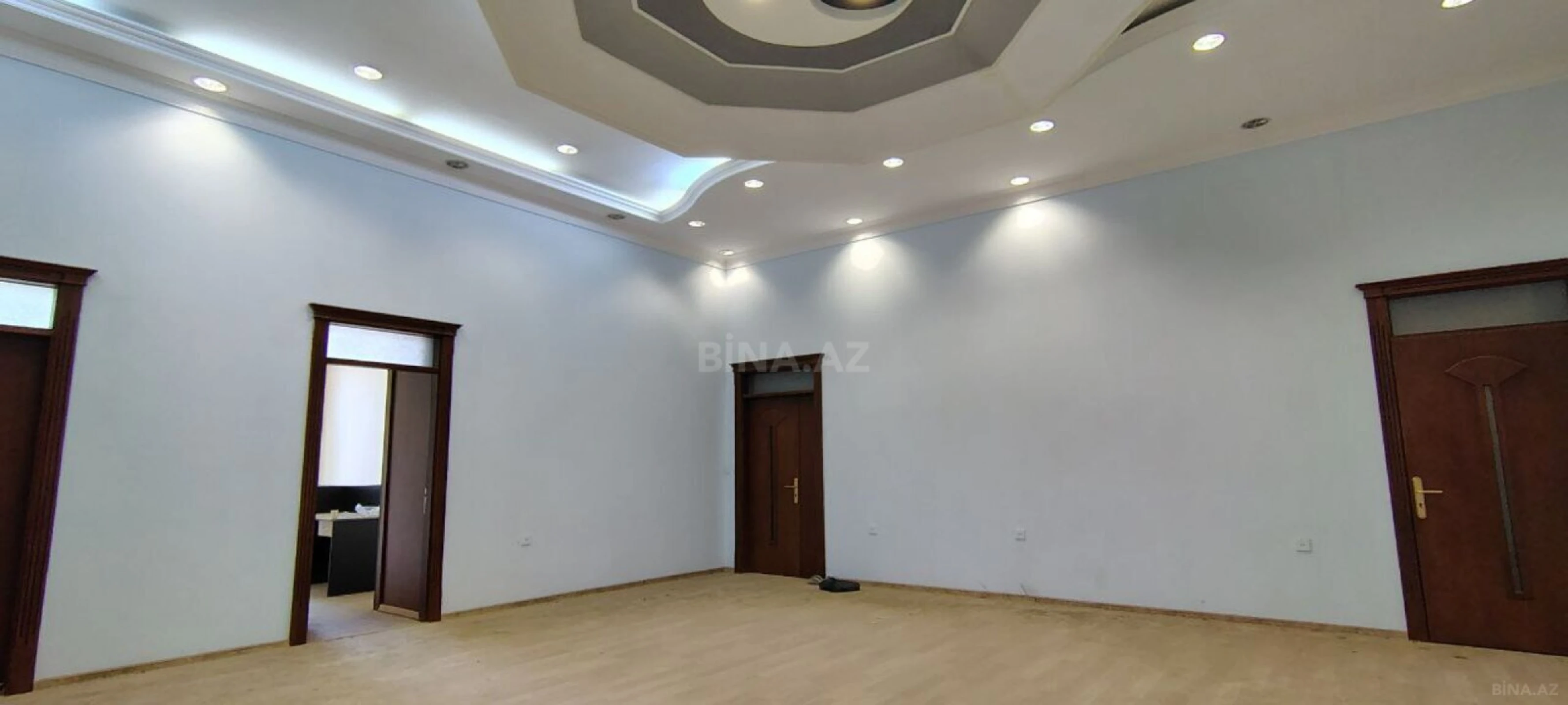 Satılır obyekt 290 m²