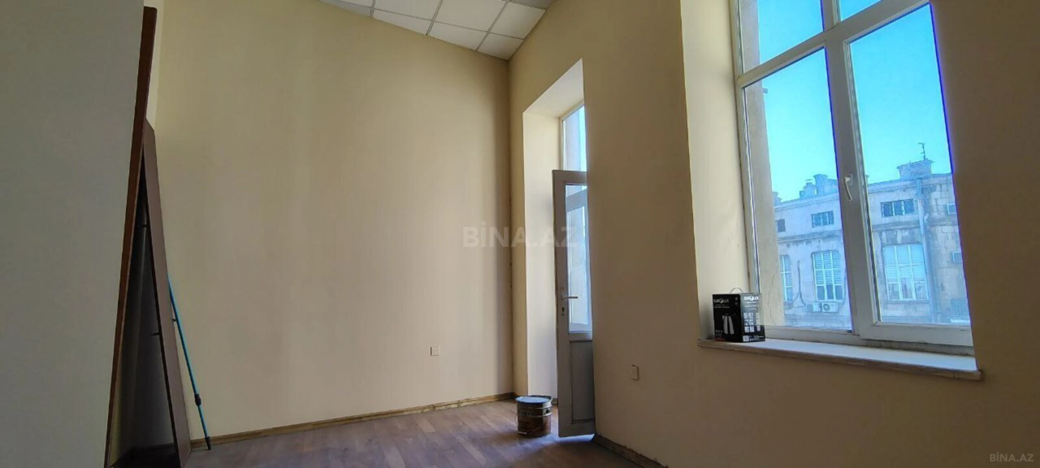 Satılır obyekt 290 m²