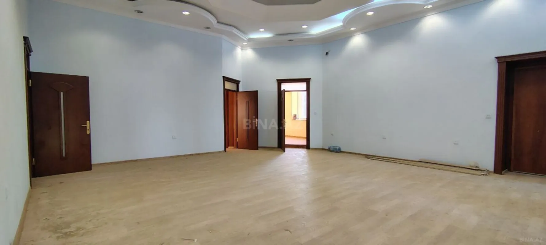Satılır obyekt 290 m²