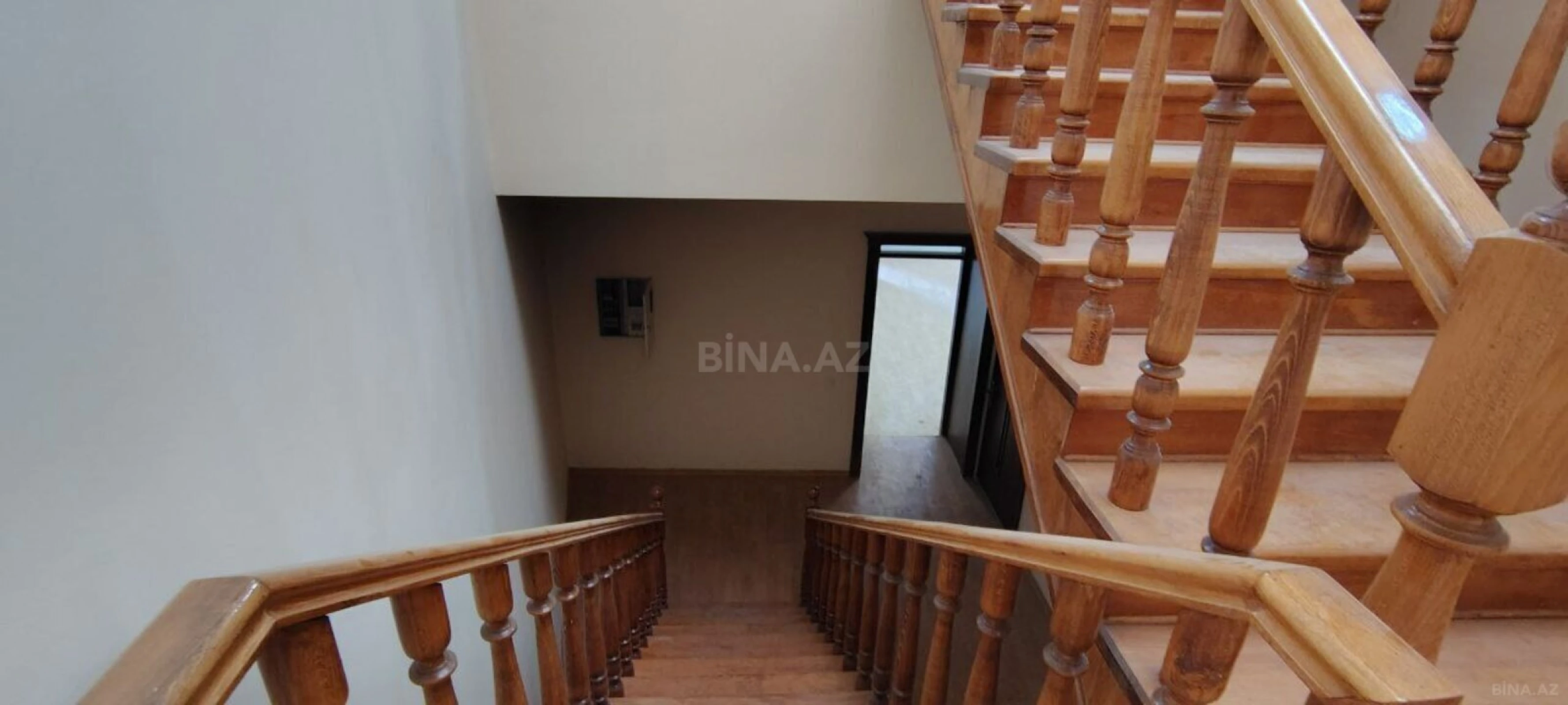 Satılır obyekt 290 m²