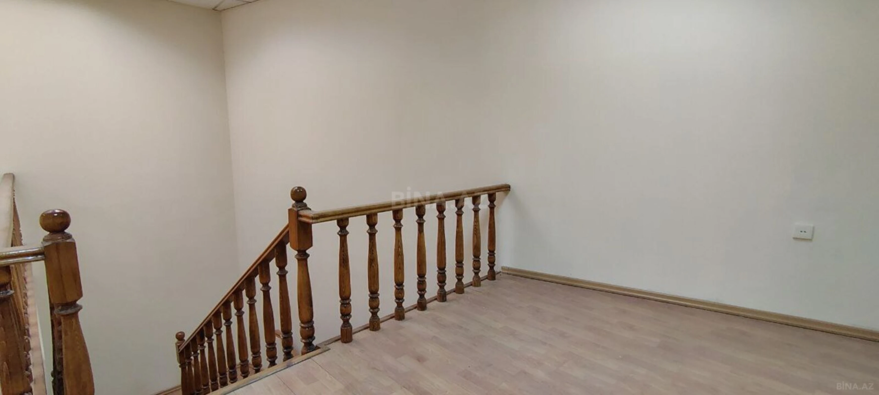 Satılır obyekt 290 m²