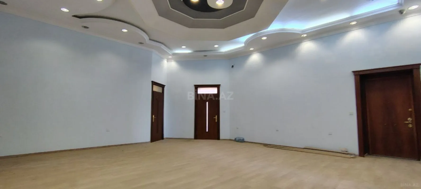 Satılır obyekt 290 m²